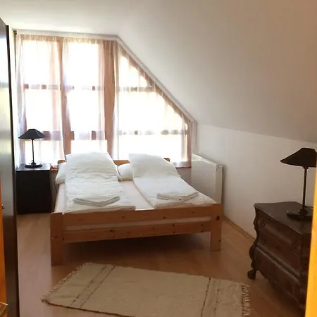 Paraszthaz Dunaalmás